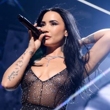 Transporte - Demi Lovato | AS BRASIL